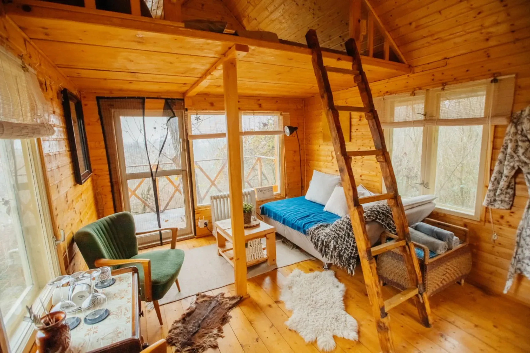 Small Log Cabin Interiors: Layout and Design Ideas That Actually Work